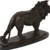 Casa Padrino Luxus Bronze Skulptur Löwe Bronzefarben / Schwarz 49 x 16 x H. 31 cm - Bronzefigur mit Marmorsockel - Dekofigur - Deko Accessoires - Luxus Kollektion
