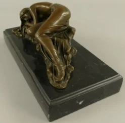 Casa Padrino Luxus Bronze Skulptur schlafende Frau Bronze / Schwarz 22 x 11 x H. 10 cm - Bronze Figur mit Marmorsockel - Schreibtisch Deko Accessoires