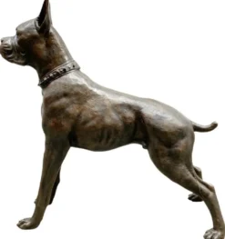 Casa Padrino Luxus Bronze Skulptur Boxer Hund Bronzefarben 85 x 28 x H. 95 cm - Bronze Dekofigur - Wohnzimmer Dekofigur - Luxus Wohnzimmer Deko Accessoires