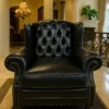 Casa Padrino Luxus Chesterfield Leder Ohrensessel Schwarz / Dunkelbraun - Chesterfield Echtleder Wohnzimmer Sessel - Wohnzimmer Möbel - Chesterfield Möbel - Echtleder Möbel - Luxus Möbel