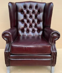 Casa Padrino Luxus Chesterfield Ohrensessel Weinrot / Grau 90 x 90 x H. 110 cm - Echtleder Chesterfield Wohnzimmer Sessel - Wohnzimmer Möbel - Chesterfield Möbel - Luxus Möbel