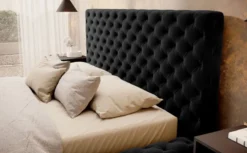 Casa Padrino Luxus Chesterfield Samt Doppelbett mit Matratze Schwarz - Verschiedene Größen