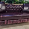Casa Padrino Luxus Chesterfield Kunstleder 2er Sofa Lila / Schwarz 190 x 90 x H. 75 cm - Wohnzimmer Sofa - Wohnzimmer Möbel - Luxus Möbel - Wohnzimmer Einrichtung - Luxus Einrichtung - Möbel Luxus