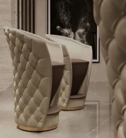 Casa Padrino Luxus Chesterfield Echtleder Barstuhl Beige / Braun / Gold 66 x 66 x H. 103 cm - Handgefertigter drehbarer Barstuhl mit hochwertigem Leder - Hotel Möbel - Luxus Qualität - Made in Italy