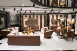 Casa Padrino Luxus Chesterfield Sofa Naturfarben / Braun / Grau - Wohnzimmer Sofa - Hotel Sofa - Wohnzimmer Möbel - Hotel Möbel - Chesterfield Möbel - Luxus Möbel - Luxus Einrichtung