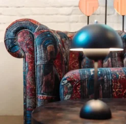 Casa Padrino Luxus Chesterfield Samt Sofa Mehrfarbig / Schwarz 220 x 96 x H. 78 cm - Wohnzimmer Sofa - Hotel Sofa - Wohnzimmer Möbel - Chesterfield Möbel - Luxus Möbel - Luxus Einrichtung