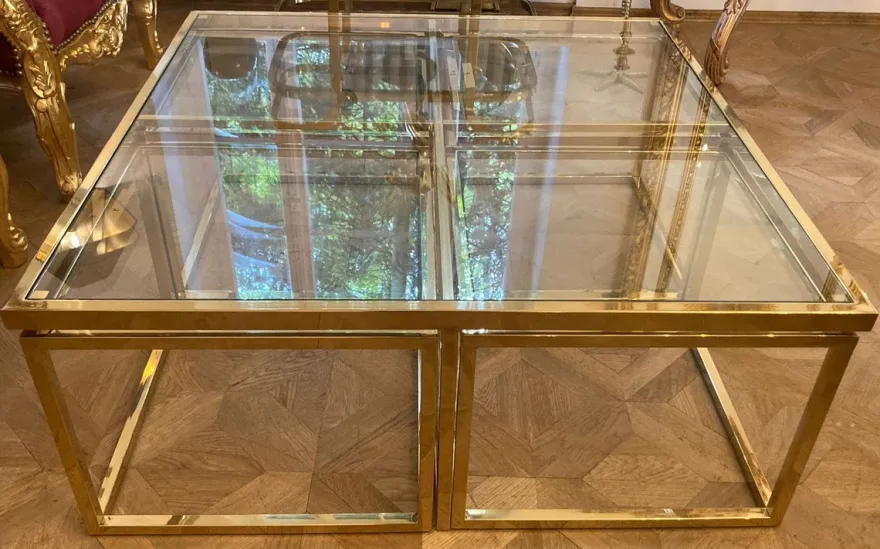 Casa Padrino Luxus Couchtisch Gold 100 x 100 x H. 40 cm - Quadratischer Wohnzimmertisch mit 4 herausziehbaren Beistelltischen - Wohnzimmer Möbel - Luxus Möbel - Luxus Einrichtung