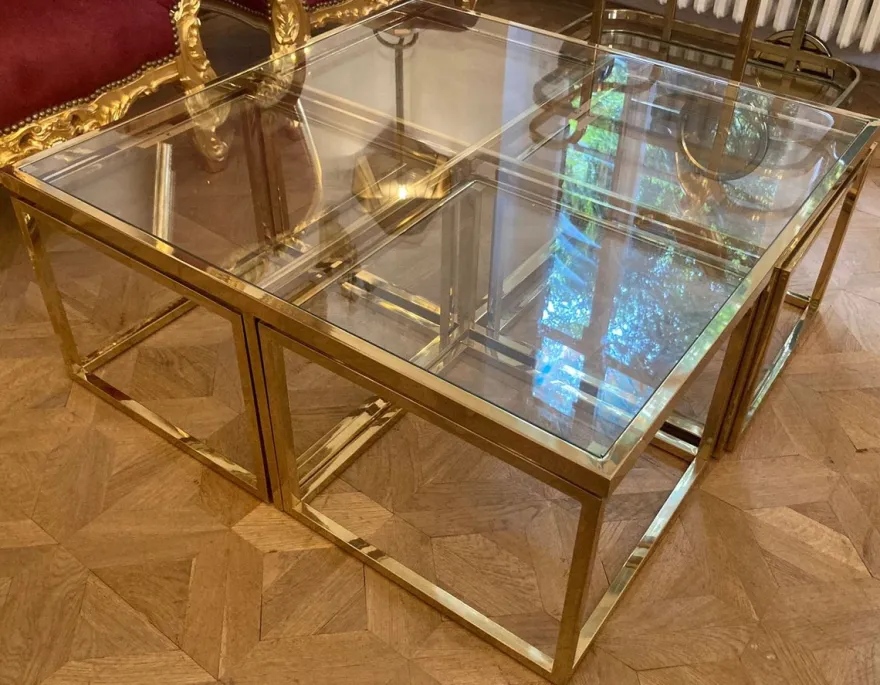 Casa Padrino Luxus Couchtisch Gold 100 x 100 x H. 40 cm - Quadratischer Wohnzimmertisch mit 4 herausziehbaren Beistelltischen - Wohnzimmer Möbel - Luxus Möbel - Luxus Einrichtung