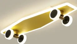 Casa Padrino Luxus Deckenleuchte in Skateboard Form Gold 60 x 20 cm - LED Skateboard Deckenlampe - Skateboard Deckenleuchten - Luxus Deckenleuchten - Luxus Interior