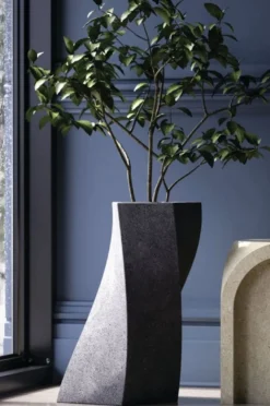 Casa Padrino Luxus Deko Blumentopf Anthrazit H. 75 cm - Beton Pflanzentopf