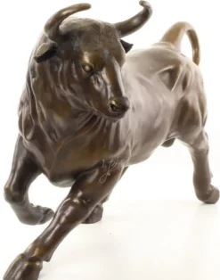 Casa Padrino Luxus Deko Bronze Skulptur Stier Bronze / Gold 57 x 24 x H. 38,7 cm - Bronzefigur