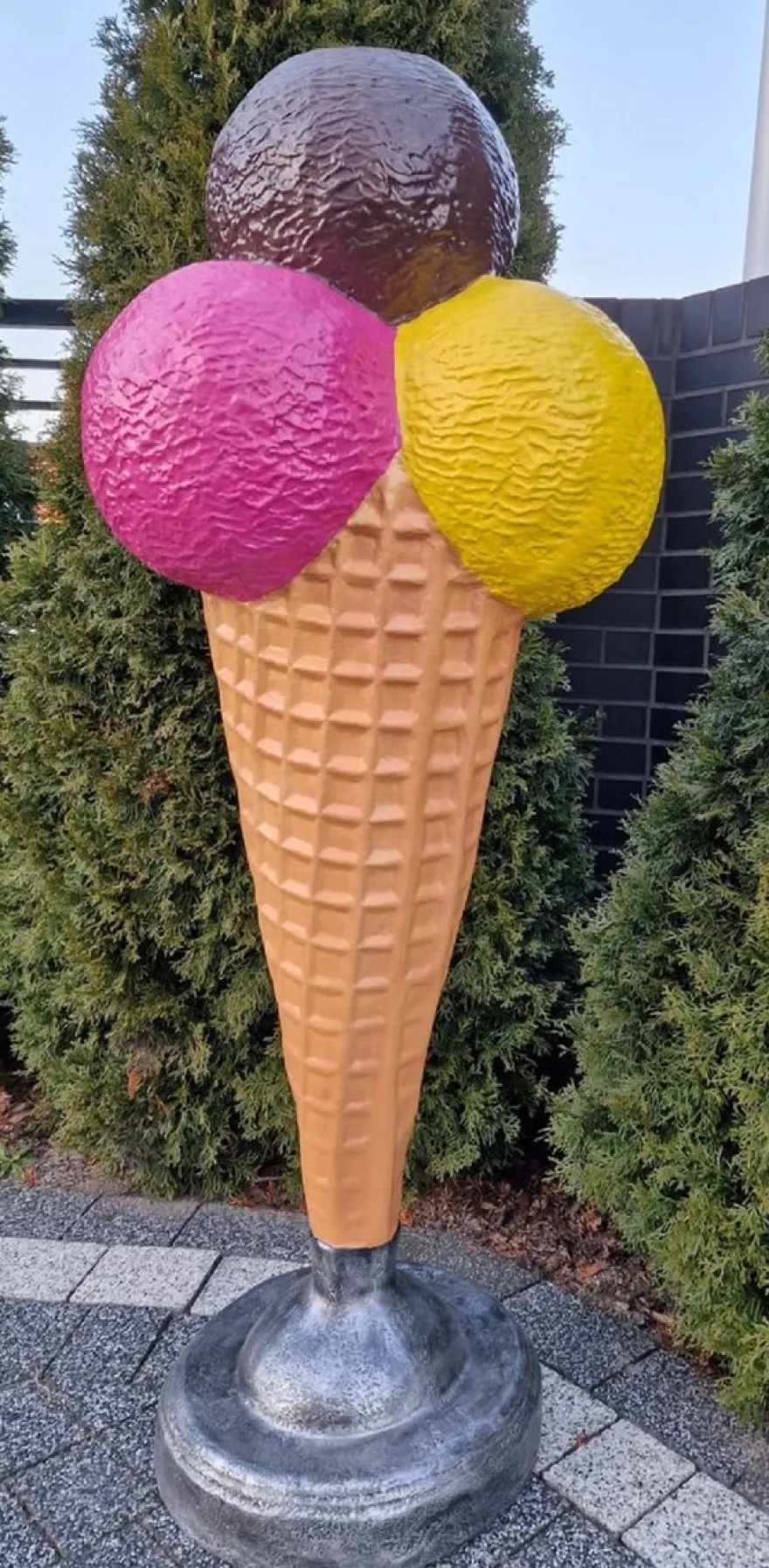 Casa Padrino Luxus Deko Eis im Hörnchen Mehrfarbig H. 175 cm - Großes Deko Eis - Wetterbeständiges XXL Deko Eis - Gastronomie Dekoration - Eisdielen Dekoration - Restaurant Dekoration
