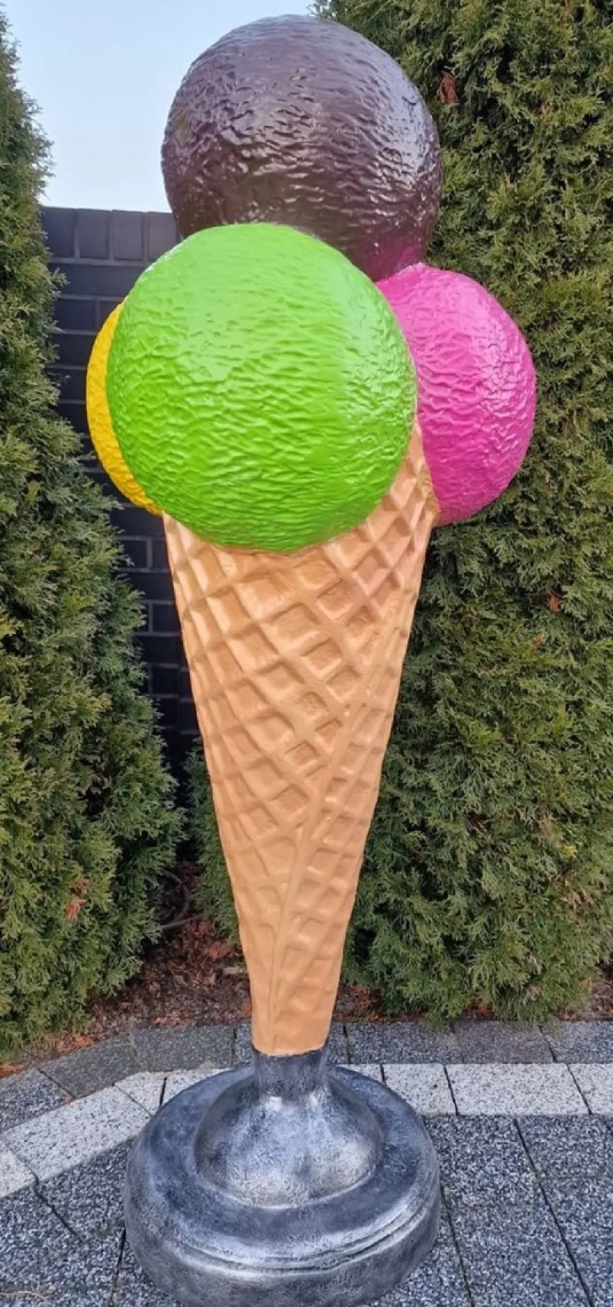 Casa Padrino Luxus Deko Eis im Hörnchen Mehrfarbig H. 175 cm - Großes Deko Eis - Wetterbeständiges XXL Deko Eis - Gastronomie Dekoration - Eisdielen Dekoration - Restaurant Dekoration