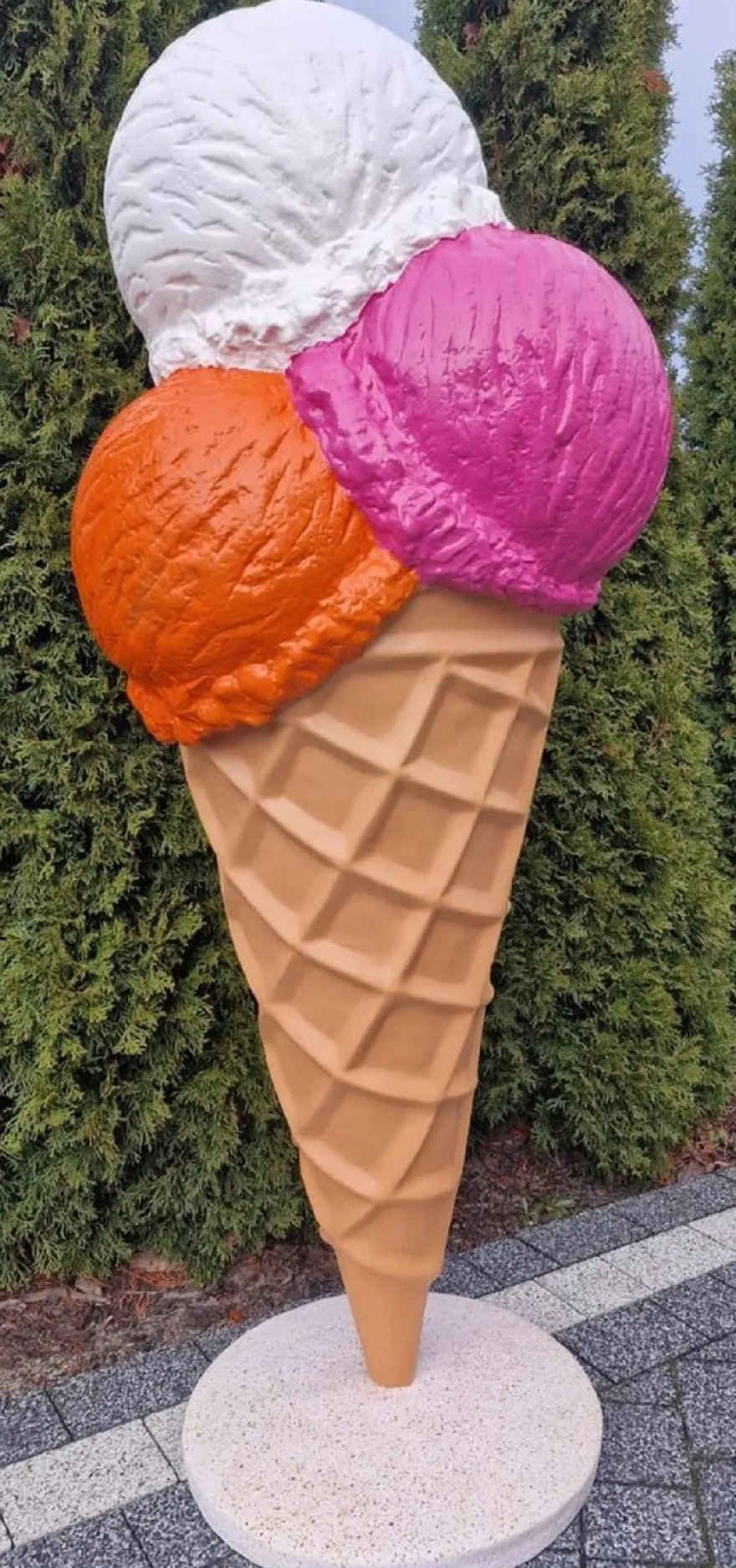 Casa Padrino Luxus Deko Eis im Hörnchen Mehrfarbig H. 185 cm - Großes Deko Eis - Wetterbeständiges XXL Deko Eis - Restaurant Dekoration - Gastronomie Dekoration - Eisdielen Dekoration