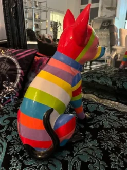 Casa Padrino Luxus Dekofigur Chihuahua Hund Mehrfarbig H. 39 cm - Wetterbeständige Deko Skulptur - Wohnzimmer Deko - Garten Deko - Luxus Deko Tierfigur