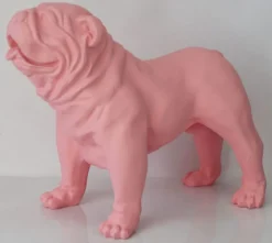 Casa Padrino Luxus Deko Figur Hund Bulldogge Hellrosa 85 x 45 x H. 74 cm - Kunstharz Deko Skulptur - Wohnzimmer Deko - Luxus Deko Tierfigur