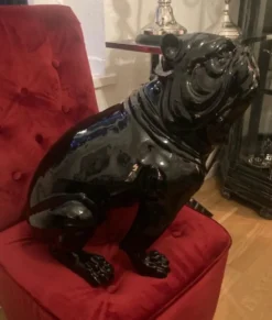 Casa Padrino Luxus Deko Figur Hund Bulldogge Schwarz H. 50 cm - Wetterbeständige Deko Skulptur - Wohnzimmer Deko - Garten Deko