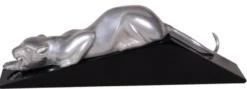 Casa Padrino Luxus Dekofigur Puma Silber / Schwarz 60 x 11 x H. 20 cm - Elegante Messing Figur mit Holzsockel - Deko Skulptur