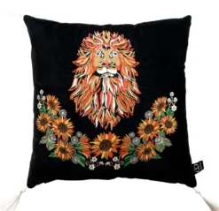 Casa Padrino Luxus Deko Kissen mit Troddeln Löwe Schwarz / Mehrfarbig 45 x 45 cm - Feinster Samtstoff - Luxus Qualität