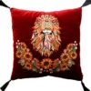 Casa Padrino Luxus Deko Kissen mit Troddeln Löwe Bordeaux Rot / Mehrfarbig 45 x 45 cm - Feinster Samtstoff - Luxus Qualität