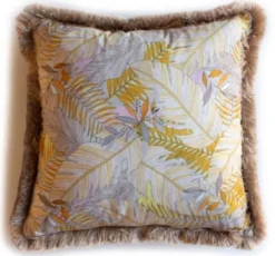 Casa Padrino Luxus Deko Kissen Blätter Design Mehrfarbig / Braun 45 x 45 cm - Bedrucktes Samt Kissen mit Fransen - Deko Accessoires