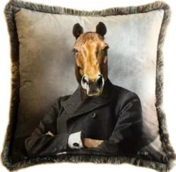 Casa Padrino Luxus Deko Kissen Gentleman Pferd Mehrfarbig 45 x 45 cm - Bedrucktes Samt Kissen mit Fransen - Luxus Deko Accessoires