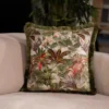 Casa Padrino Luxus Deko Kissen Dschungel Design Mehrfarbig / Grün 45 x 45 cm - Bedrucktes Samt Kissen mit Fransen - Deko Accessoires