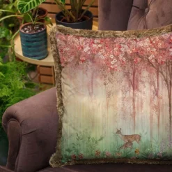Casa Padrino Luxus Deko Kissen Wald & Tiere Mehrfarbig / Braun 45 x 45 cm - Bedrucktes Samt Kissen mit Fransen - Luxus Deko Accessoires
