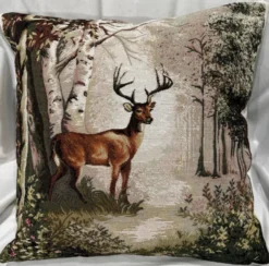 Casa Padrino Luxus Deko Kissen Hirsch im Wald Mehrfarbig 45 x 45 cm - Bedrucktes Zierkissen mit edlem Gobelin Stoff - Luxus Deko Accessoires