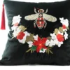 Casa Padrino Luxus Deko Kissen mit Troddeln Bee Schwarz / Mehrfarbig 45 x 45 cm - Feinster Samtstoff - Luxus Deko Accessoires