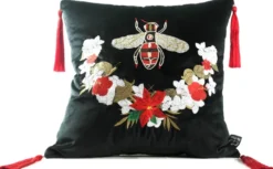 Casa Padrino Luxus Deko Kissen mit Troddeln Bee Schwarz / Mehrfarbig 45 x 45 cm - Feinster Samtstoff - Luxus Deko Accessoires