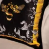 Casa Padrino Luxus Deko Kissen Hummel & Blumen Mehrfarbig / Schwarz 45 x 45 cm - Bedrucktes Samt Kissen mit Fransen - Luxus Deko Accessoires