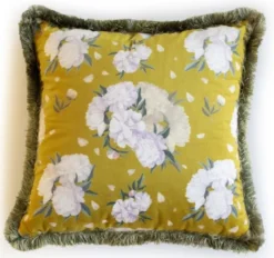 Casa Padrino Luxus Deko Kissen Blumen Design Gelb / Mehrfarbig / Grün 45 x 45 cm - Bedrucktes Samt Kissen mit Fransen - Deko Accessoires