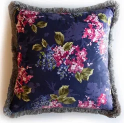 Casa Padrino Luxus Deko Kissen Blumen Design Mehrfarbig / Grau 45 x 45 cm - Bedrucktes Samt Kissen mit Fransen - Deko Accessoires