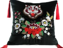 Casa Padrino Luxus Deko Kissen mit Troddeln Cat Schwarz / Mehrfarbig 45 x 45 cm - Feinster Samtstoff - Wohnzimmer Kissen