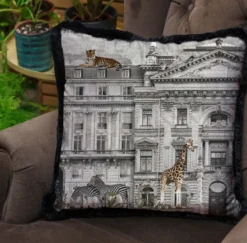 Casa Padrino Luxus Deko Kissen prunkvolles Haus & Tiere Grau / Mehrfarbig / Schwarz 45 x 45 cm - Bedrucktes Samt Kissen mit Fransen - Luxus Deko Accessoires