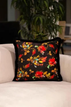 Casa Padrino Luxus Deko Kissen Herbstblätter Design Schwarz / Mehrfarbig 45 x 45 cm - Bedrucktes Samt Kissen mit Fransen - Deko Accessoires