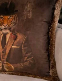 Casa Padrino Luxus Deko Kissen Gentleman Tiger Braun / Mehrfarbig 45 x 45 cm - Bedrucktes Samt Kissen mit Fransen - Luxus Qualität