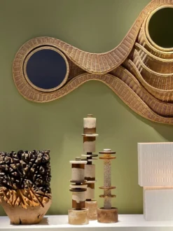 Casa Padrino Luxus Deko Objekt Cremeweiß / Braun Ø 11 x H. 62,7 cm - Hohe Skulptur Strata aus Kunstharz und Sand - Luxus Deko Accessoires