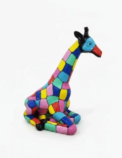 Casa Padrino Luxus Deko Skulptur Giraffe Bunt Sitzend H. 80 cm - Deko Skulptur - Deko Figur - Tierfigur - Gartendeko