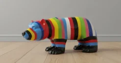 Casa Padrino Luxus Deko Skulptur Bär Multicolored Striped H. 60 cm - Deko Skulptur - Deko Figur - Tierfigur - Gartendeko