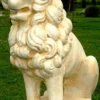 Casa Padrino Luxus Deko Skulptur Löwe Beige / Weiß 36 x 27 x H. 58 cm - Prunkvolle Gartendeko