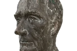 Casa Padrino Luxus Deko Skulptur Bronzefigur Bronze / Braun 15 x 23 x H. 45 cm - Massive Bronzeskulptur auf Plexiglas Sockel - Luxus Deko Accessoires