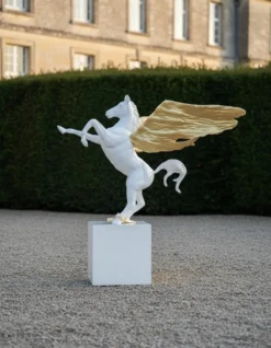 Casa Padrino Luxus Deko Skulptur Pferd Pegasus H. 230 cm - Riesige Gartenskulptur - Lebensgroße Skulptur - XXL Deko Skulptur - XXL Deko Figur
