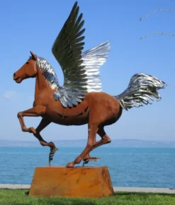 Casa Padrino Luxus Deko Skulptur Pegasus Pferd mit Sockel Rost / Silber 288 x 175 x H. 305 cm - Lebensgroße Stahl Skulptur - Riesige Garten Deko Figur - Garten Skulpturen - Metall Skulpturen