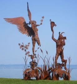 Casa Padrino Luxus Deko Skulptur Engel und Pan Rost 325 x 173 x H. 370 cm - Riesige Metall Skulptur - Riesige Garten Deko Figur - Garten Skulpturen - Metall Skulpturen
