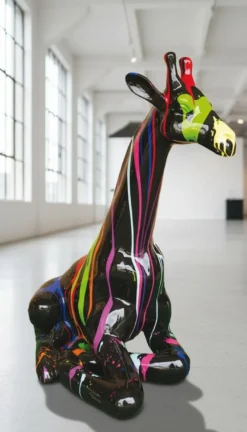 Casa Padrino Luxus Deko Skulptur Giraffe Sitzend Trash H. 80 cm - Deko Skulptur - Deko Figur - Tierfigur - Gartendeko