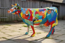 Casa Padrino Luxus Deko Skulptur Kuh Urbane H. 160 cm - Riesige Gartenskulptur - Lebensgroße Skulptur - XXL Deko Skulptur - XXL Deko Figur