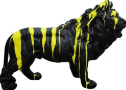 Casa Padrino Luxus Deko Skulptur Löwe Schwarz / Gelb 100 x H. 68 cm - Große Deko Figur - XXL Deko Skulptur - XXL Deko Figur - XXL Tierfigur - Wohnzimmer Deko - Garten Deko - Luxus Deko XXL Figuren