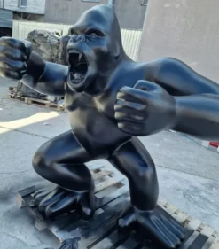 Casa Padrino Luxus Deko Skulptur Gorilla Affe Matt Schwarz 214 x 100 x H. 185 cm - Riesige XXL Deko Skulptur - XXL Deko Figur - Luxus XXL Tierfigur